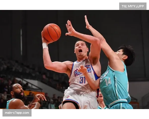 青岛崂山啤酒18胜13负排第七 外援米奇场均盖帽数领跑联盟